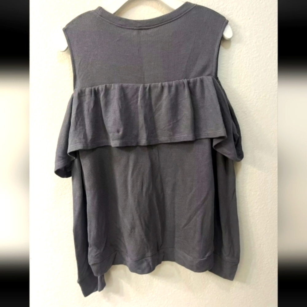 Gray Peekaboo Shoulder Ruffle Top. - Picture 2 of 3